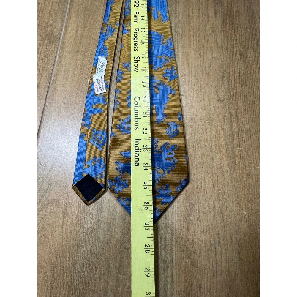 N/A vintage necktie